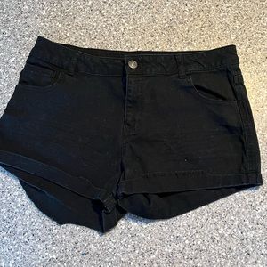 Forever 21 size Large black shorts
